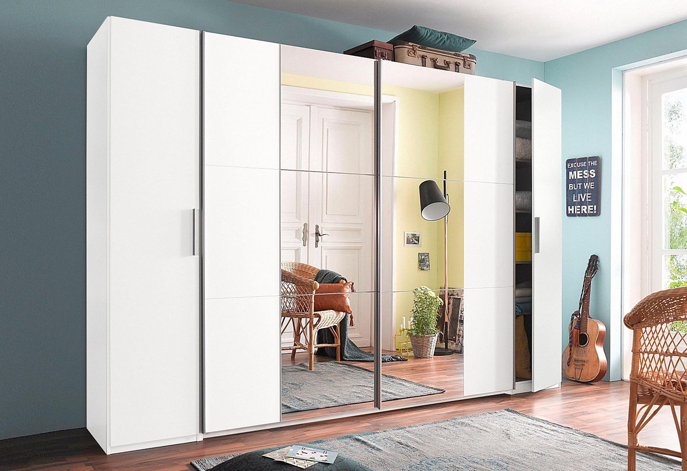 rauch dreh-schwebetürenschrank in weiß zum schnäppchenpreis 296 cm breit