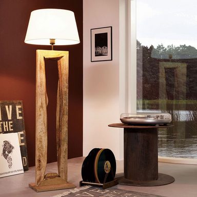 Stehleuchte TIMBER in einer extravaganten Holz-Optik